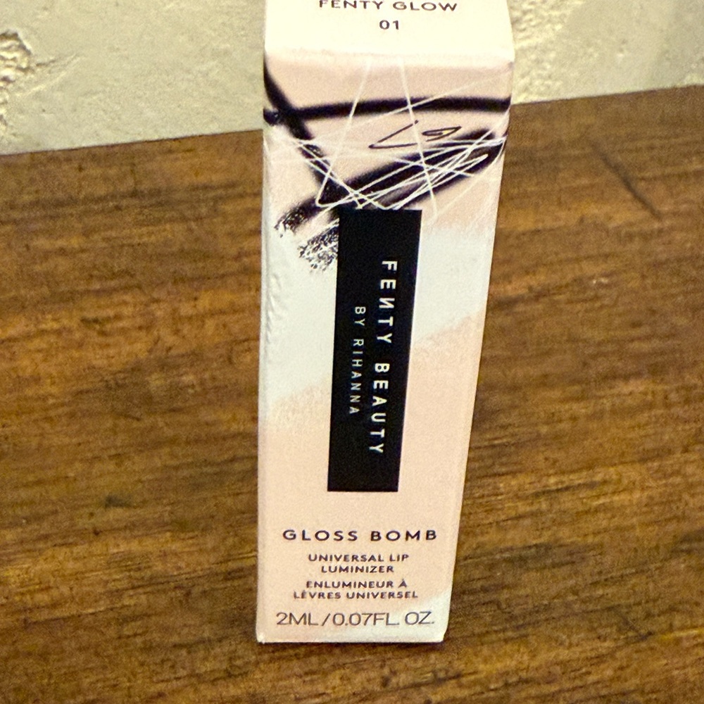 Fenty Beauty Gloss Bomb - Universal Lip Luminizer  - Fently glow 01